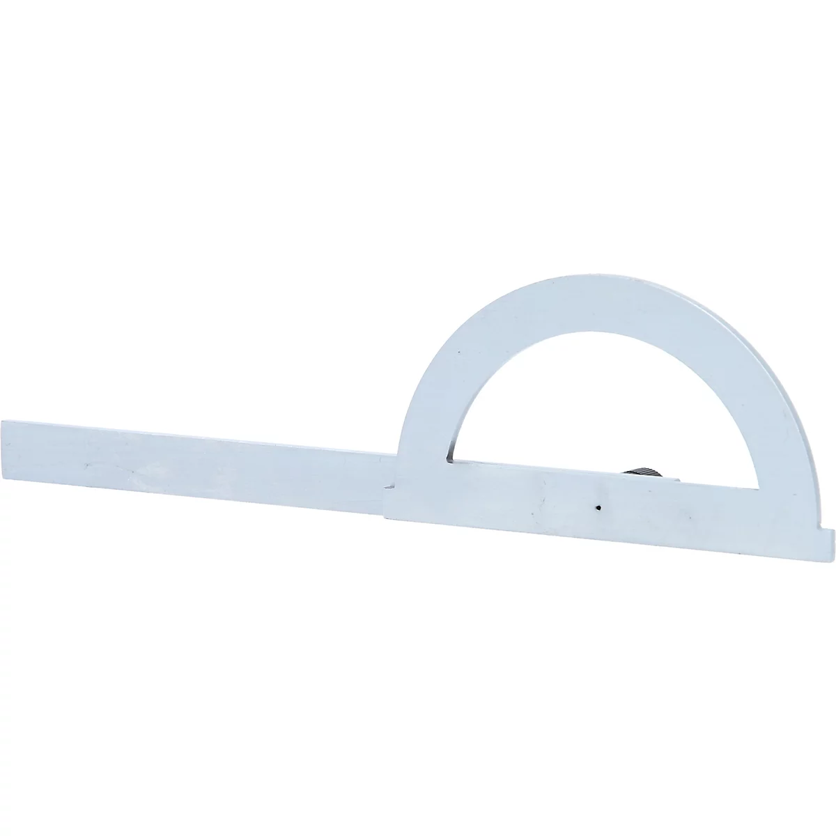 Ein weißes Geodreieck mit einer Skala, das ein Halbkreis ist, und einem langen Lineal, das mit dem Halbkreis verbunden ist.